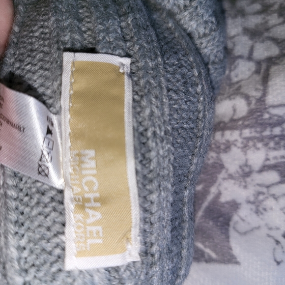 Hat - Picture 3 of 4